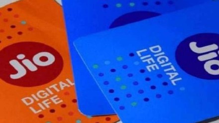 Jio Leads Mobile Subscriber Growth in May 2025; Airtel Sees Gains, Vodafone Idea & BSNL Reduce Churn. (Image Source: PTI) Jio Leads Mobile Subscriber Growth in May 2025; Airtel Sees Gains, Vodafone Idea & BSNL Reduce Churn. (Image Source: PTI)