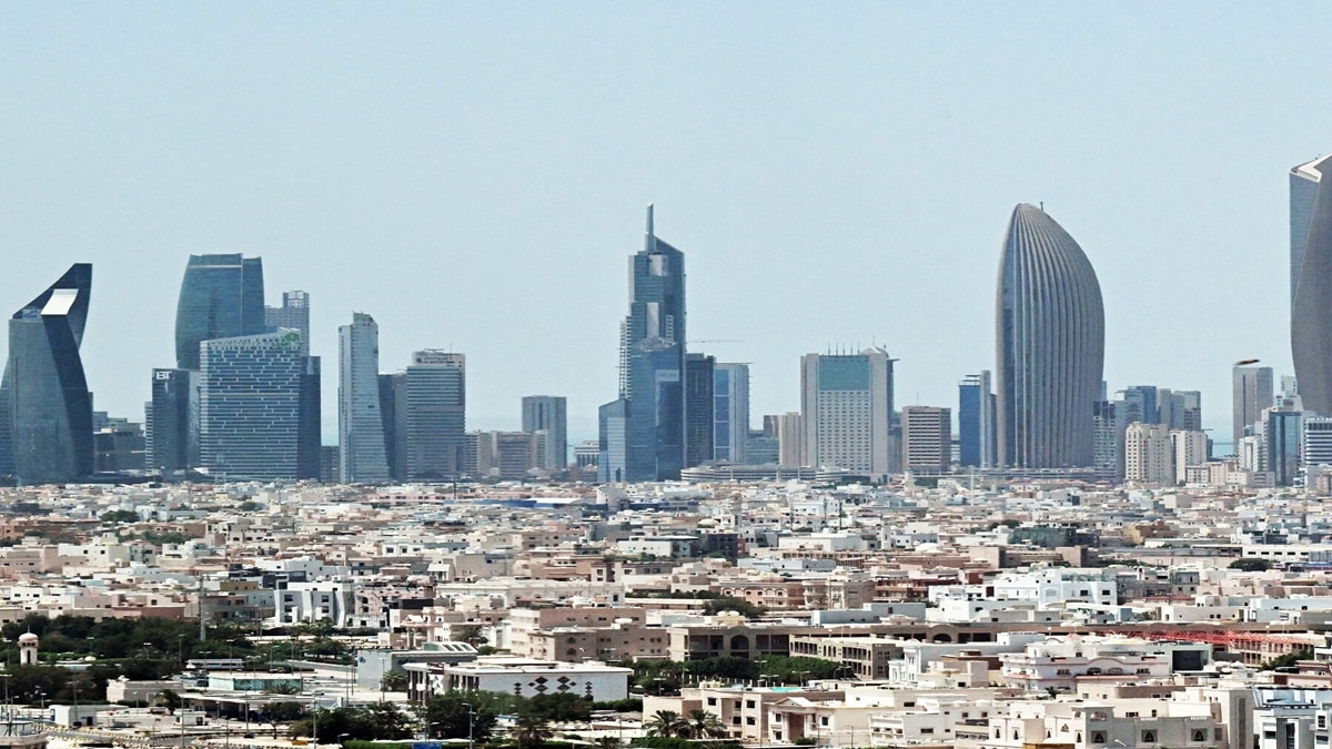 Kuwait residents, rules for expatriates, family visa rules, minimum monthly salary, job requirements, profession