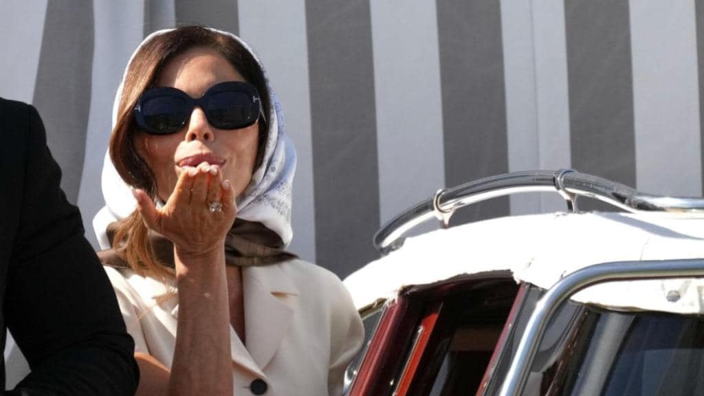 jeff bezos wedding, jezz ezos wedding guests, lauren sanchez bezos, lauren sanchez vogue magazine cover, vogue magazine cover, trending news, jeff bezos-lauren sanchez wedding, bezos venice wedding