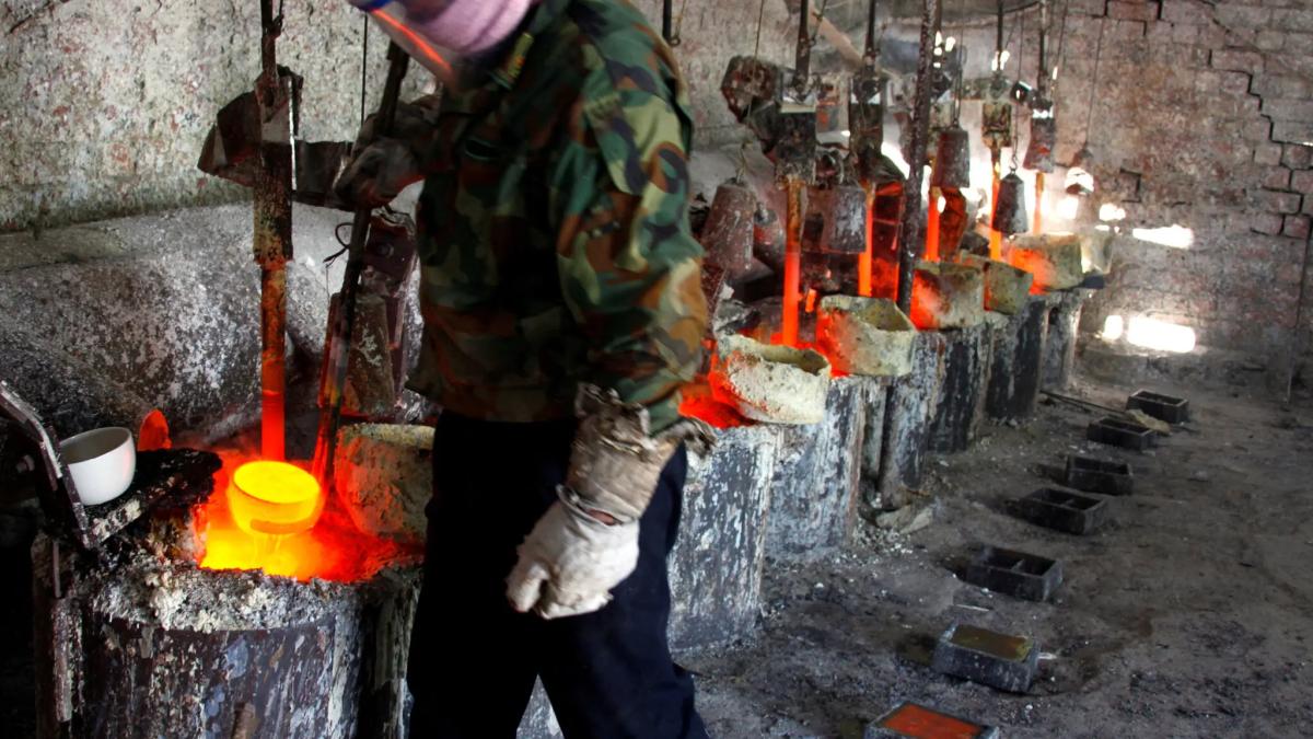 China rare earth export controls, rare earth magnets, Indian automakers, electric vehicles, China commerce ministry, supply chain crisis, automobile production, export applications, world news