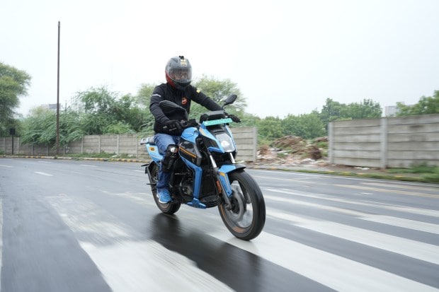 Matter Aera, India’s only electric motorcycle with gears, blends traditional biking with EV tech. With a manual gearbox, touchscreen, low running cost, and solid urban performance, it’s ideal for city riders seeking engagement, savings, and smart connectivity in an electric bike.