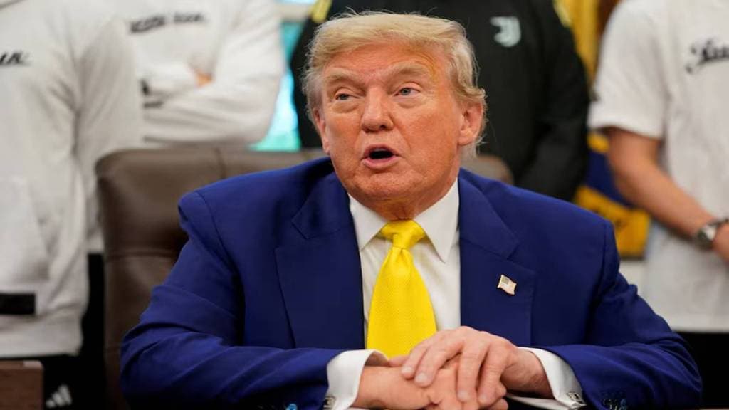 U.S. President Donald Trump speaks with the media accompanied by players of the Juventus soccer team, in the Oval Office of the White House in Washington, D.C., U.S., June 18, 2025. (Photo source: Reuters)