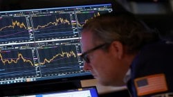 US market opens flat as investors await employment rate revision