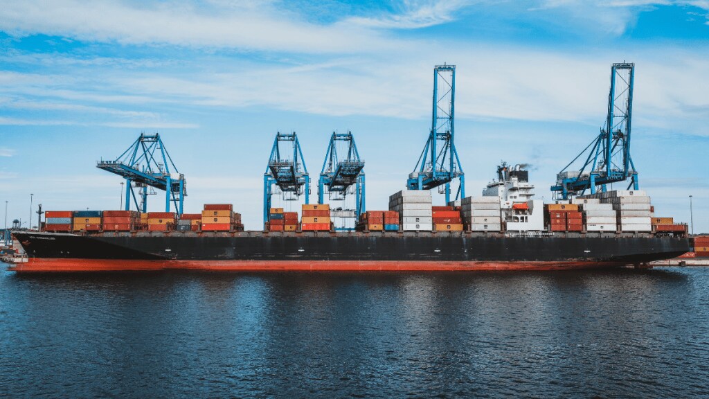 India-US Trade Talks Near July 8 Deadline: "Mini-Deal" Expected with Higher Duties for Indian Exports. (Image Soruce: Canva)