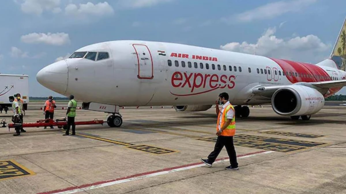 Delhi-Indore Air India Express Flight | Flight Suffers Engine Fault