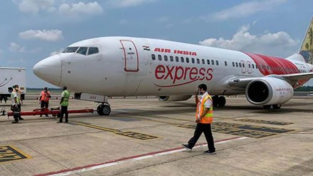 Delhi-Indore Air India Express Flight | Flight Suffers Engine Fault Delhi-Indore Air India Express Flight | Flight Suffers Engine Fault