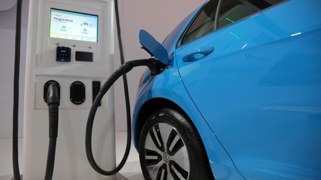 Europeans are more reluctant to switch to electric vehicles from combustion engines than Americans. (Image" Reuters)