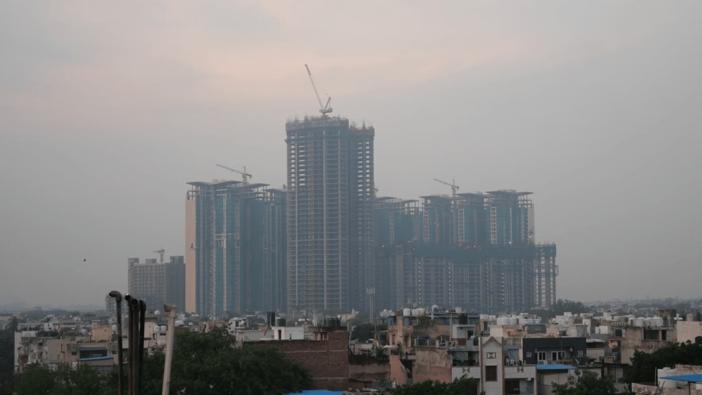 The man shared that he and his partner live in Delhi and “breathe just fine” while managing their expenses within Rs 70,000 a month.