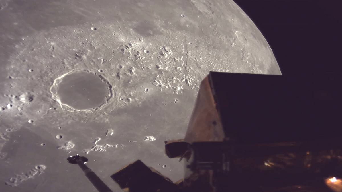 lunar lander from Japan crashes into moon