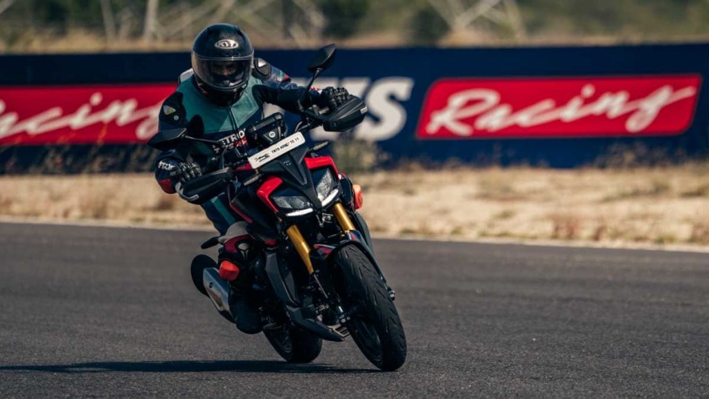 The highlight is the way the new RTR handles: like it's on rails. The Michelin tyres do a brilliant job on the tarmac.