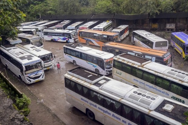Buses were parked at a depot in Ranchi during a 24-hour nationwide general strike, organized by trade unions to protest the central government's alleged anti-labour policies. (Image Source: PTI)