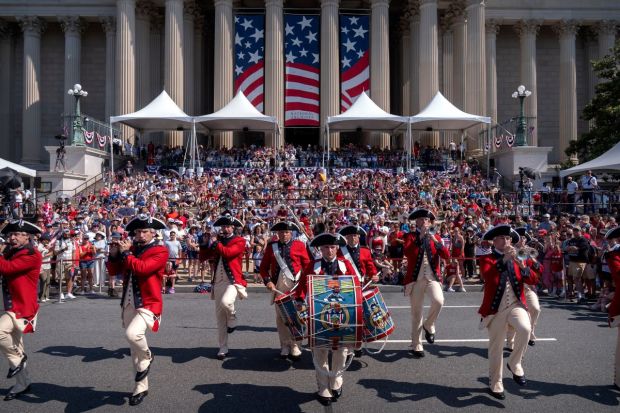 Members of the U.S. Army Old Guard Fife and Drum Corps perform at the parade near the White House for the Independence Day celebrations. (Image: AP)