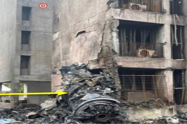 The left engine hit the base of Building D and resulted in major damage to the wall. Fire damage confirms post-impact ignition around this engine area. (Photo source: AAIB)