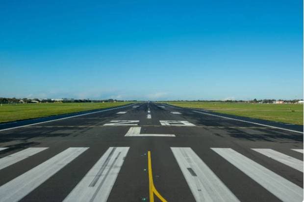 8:07:37 GMT: The aircraft starts to take off from the runway.(Photo source: Canva)