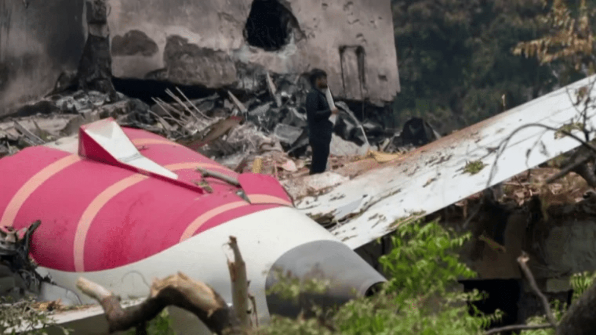 Air India plane crash: Boeing, US FAA issues notifications amid probe, says fuel switch locks on planes 'not unsafe' Air India plane crash: Boeing, US FAA issues notifications amid probe, says fuel switch locks on planes 'not unsafe'