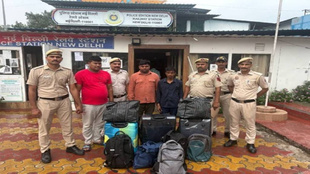 Bag lifter gang busted in Delhi