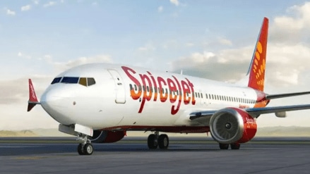 Despite repeated requests from the cabin crew and fellow passengers, two SpiceJet flyers refused to return to their seats.