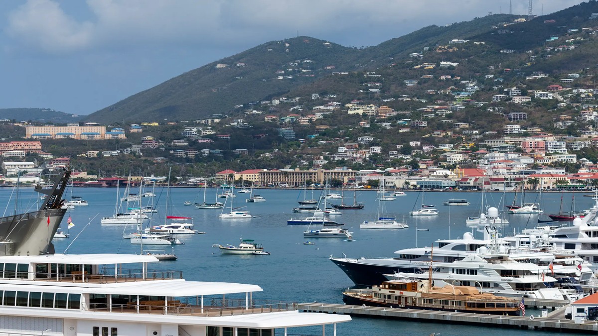 Caribbean golden visa programs, Citizenship by Investment schemes, minimum investment, real estate investment, visa-free travel