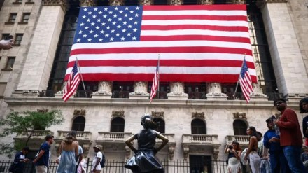 US private payrolls see surprise decline in June, first drop since 2023