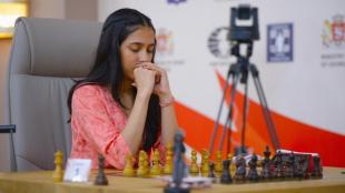 Breaking News, latest news today's, latest news, Latest Breaking News, Breaking News, Today's Breaking and Latest news, Latest News Today, Latest Breaking News Headlines, Divya Deshmukh, Women's Chess World Cup, Koneru Humpy, FIDE