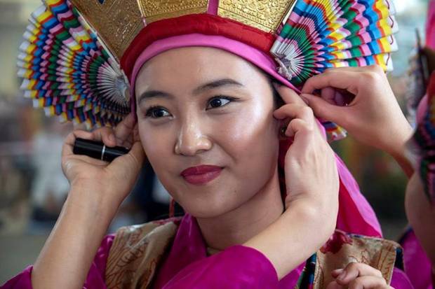 An exiled Tibetan gets ready to perform in front of her spiritual leader, the Dalai Lama. (Photo source: AP)