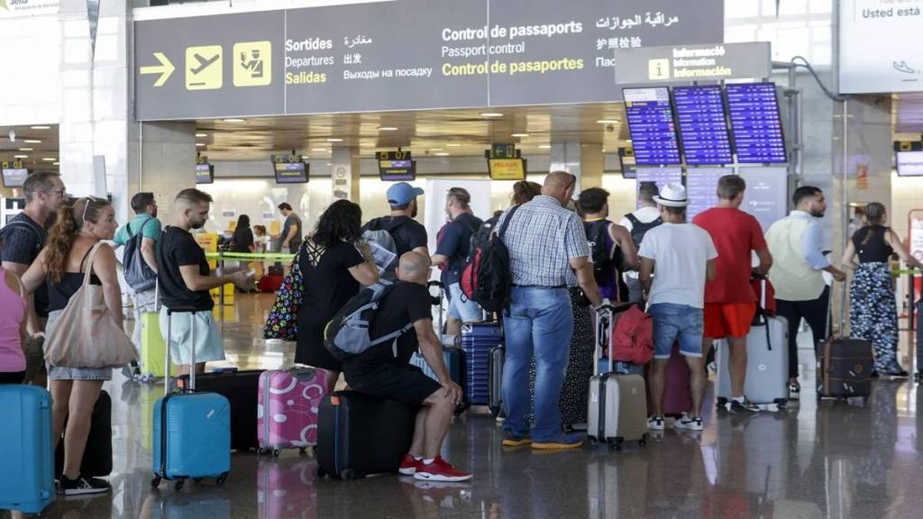 Schengen Visa Vs Airport Transit Visa, Airport Transit Visa rules, short stay, Schengen areas, international transit