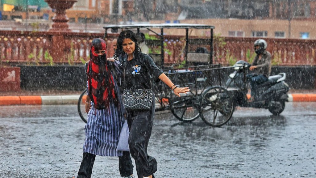 India braces for heavy monsoon rains; yellow alert in Delhi-NCR, red alerts in THESE states India braces for heavy monsoon rains; yellow alert in Delhi-NCR, red alerts in THESE states