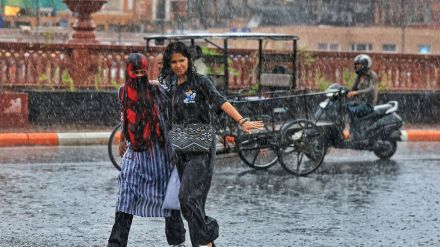 India braces for heavy monsoon rains; yellow alert in Delhi-NCR, red alerts in THESE states
