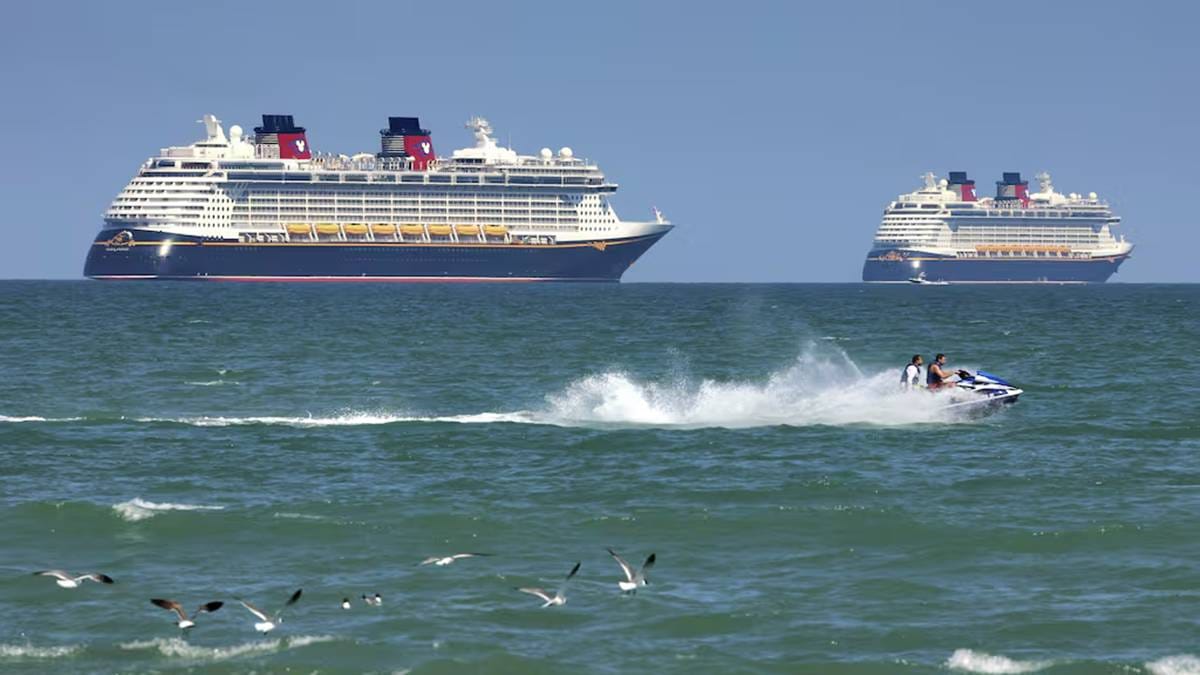Father jumps into ocean from Disney cruise ship