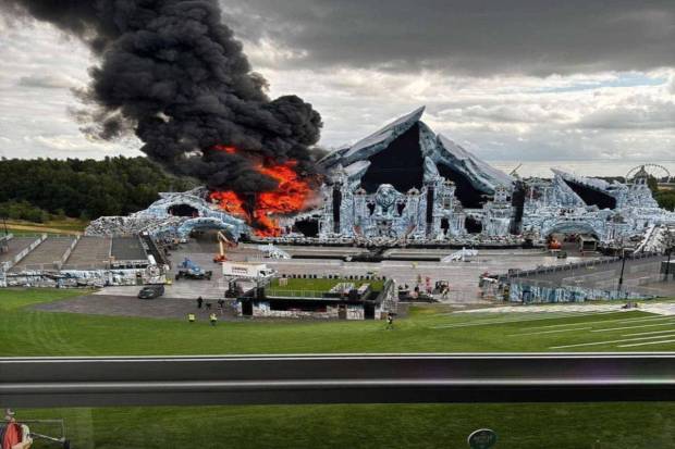 No injuries have been reported during the fire, and it has been confirmed by the organisers. In order to prevent further worsening of the situation, swift action was taken by the security personnel. (Photo source: X)