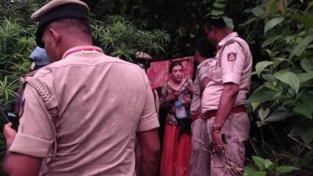 Russian woman living in cave with kids to be deported Russian woman living in cave with kids to be deported