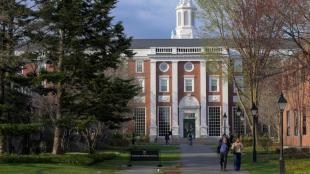 U.S. immigration scrutiny, trump administration vs harvard, international students, Harvard University, Boston Logan International Airport, airport entry advice