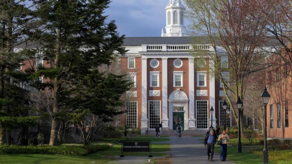 U.S. immigration scrutiny, trump administration vs harvard, international students, Harvard University, Boston Logan International Airport, airport entry advice