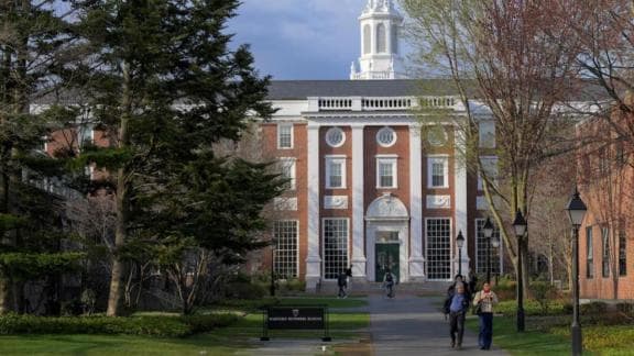 U.S. immigration scrutiny, trump administration vs harvard, international students, Harvard University, Boston Logan International Airport, airport entry advice
