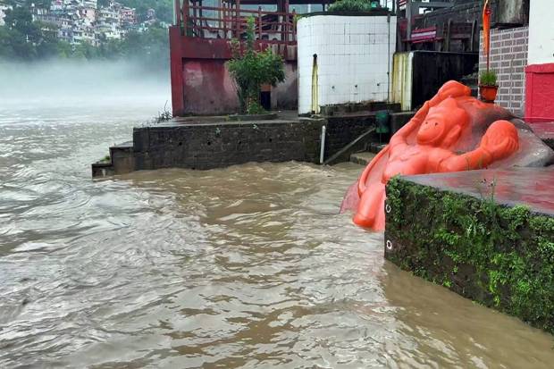 As per IMD data,  130mm of rainfall has been recorded in Pandoh, 120 mm in Mandi town and 113 mm in Sunni (Shimla), and 80 mm in Palampur. (Photo source: ANI)