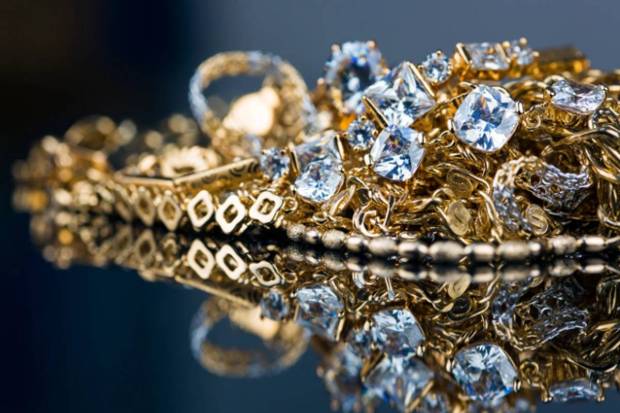 Jewellery as portfolio: With 94% of UNHWIs owning jewellery, vintage signed pieces, especially from legacy homes, are now considered portable and inflation-resistant assets. (Photo source: Canva)