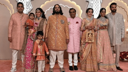 Mukesh Ambani, Nita Ambani, Anant Ambani, Akash Ambani Mukesh Ambani, Nita Ambani, Anant Ambani, Akash Ambani