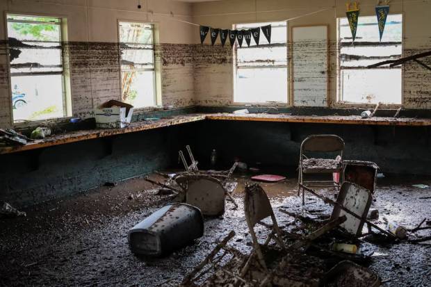  Officials have been criticised for delaying alerts and for a lack of pre-evacuation procedure. Emergency calls were raised only after water had already surged through major areas. (Photo source: Reuters)