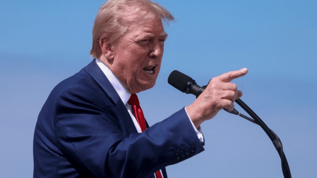 'Be very, very careful with...': Russia responds after Trump's nuclear submarine order (Image: Twitter)