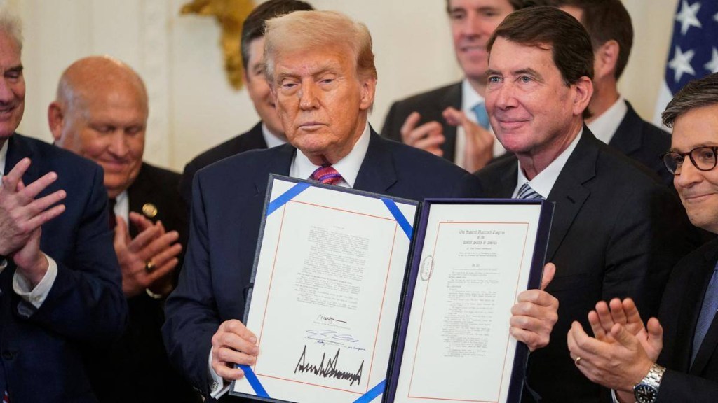 Trump signs stablecoin law