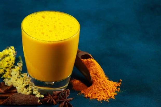 Turmeric Latte: Curcumin (is an orange-yellow crystal powder, which is present in turmeric, helps in battling inflammation in the gut and supports digestion naturally. (Photo source: Canva)