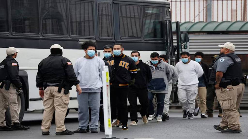 US judge blocks Trump asylum ban