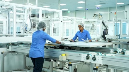 US 25% Tariff Jolts India's Textile and Leather Exports, Dimming Hopes for Market Share Gains.