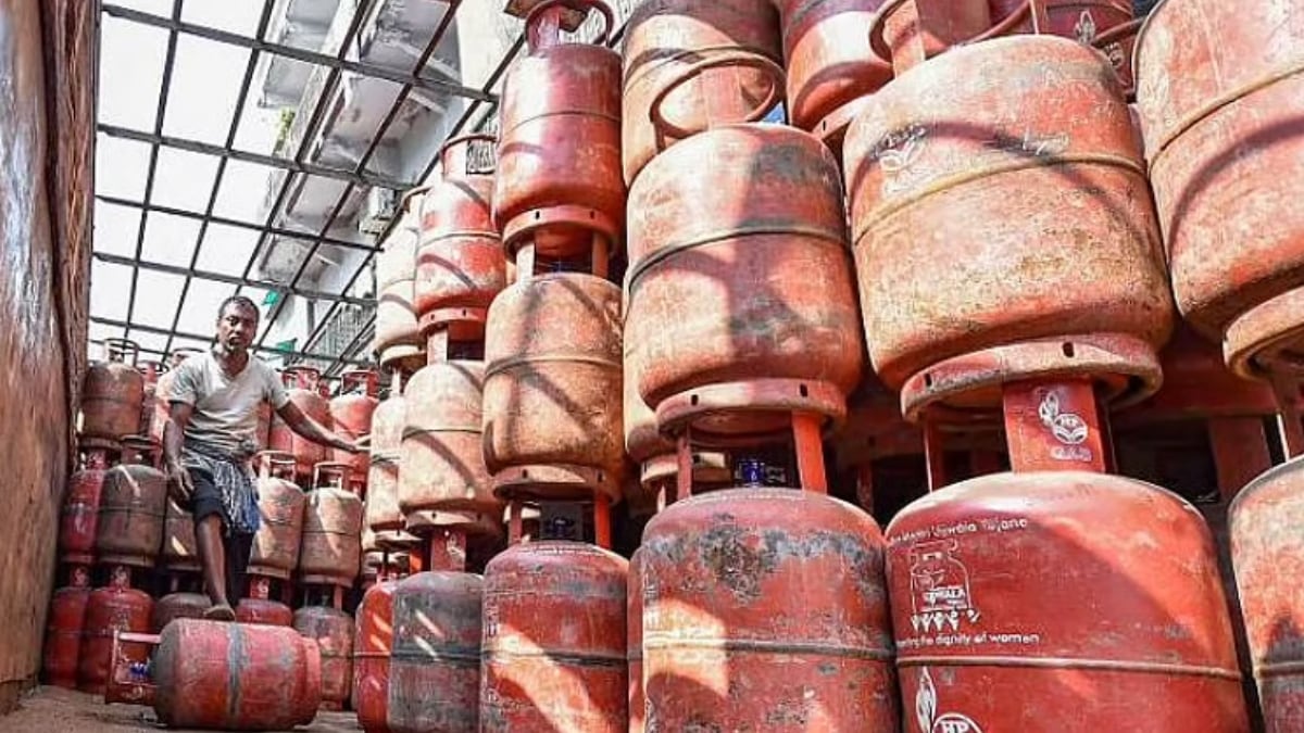 Commercial LPG cylinder prices reduced by Rs 33.5 from August 1 --- What is the revised cost? (Image: PTI)