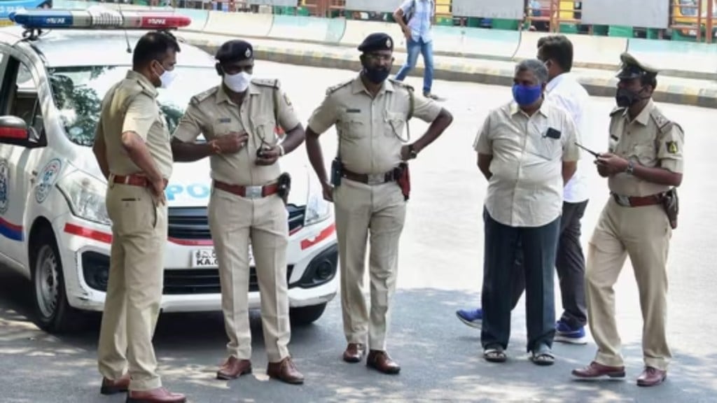 Bengaluru youth kidnapped, stripped by eight for sending obscene text to minor girl Bengaluru youth kidnapped, stripped by eight for sending obscene text to minor girl
