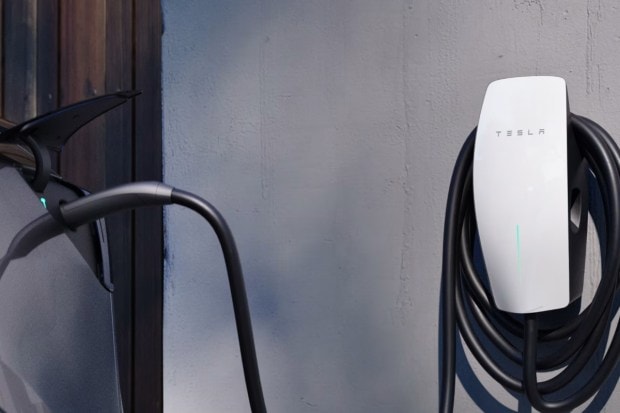 Charging technology includes up to 250 kW DC fast charging, enabling rapid replenishing of the battery - up to 169 miles of range can be added in just 15 minutes. A full charge takes about 27 minutes from 0 to 80% on a compatible fast charger, supporting long-distance travel convenience. (Image: Tesla)