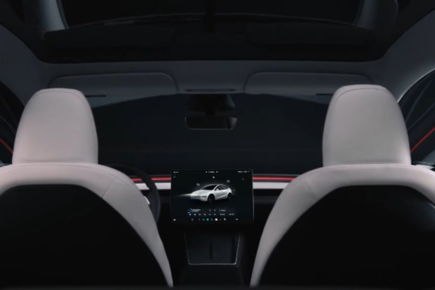 Inside, the 2025 Model Y boasts a 15.4-inch center touchscreen for infotainment controls and a new 8-inch rear touchscreen for passengers, enhancing usability. Upgraded interior features include ventilated front seats, power-reclining rear seats, and improved noise insulation, increasing passenger comfort and cabin quietness substantially. (Image: Tesla)