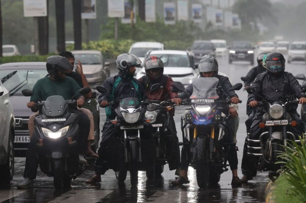 The IMD has said that moderate rain is likely to continue in parts of Mumbai and Thane for the next 3-4 hours. People may also see thunder, lightning and strong winds in some areas. Authorities have requested everyone to stay cautious when going outside. (Express Photo)