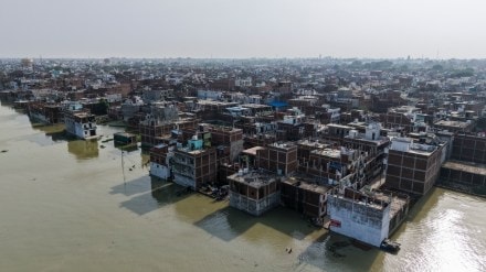 Ganga and Yamuna cross warning levels in Prayagraj; flood threat looms over dozens of villages and city areas Ganga and Yamuna cross warning levels in Prayagraj; flood threat looms over dozens of villages and city areas