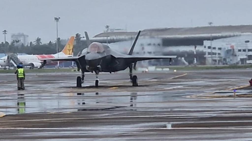UK’s F-35B fighter jet takes off from Kerala after over a month UK’s F-35B fighter jet takes off from Kerala after over a month